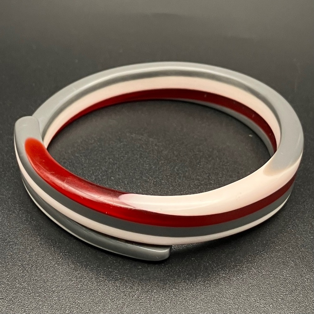 Vintage‎ Lucite Bangle Bracelet Grey White Red Resin Bypass 7.75